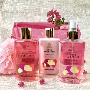 HELLO WEEKEND!  Wash Bag Gift Set.